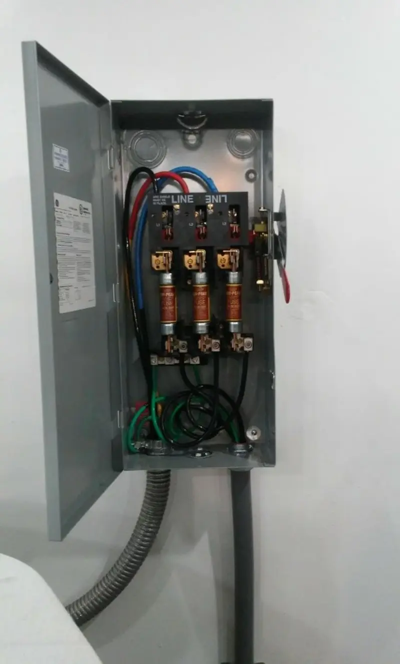 Three-phase disconnect switch installed for Smoke Detector Installation in Parkesburg